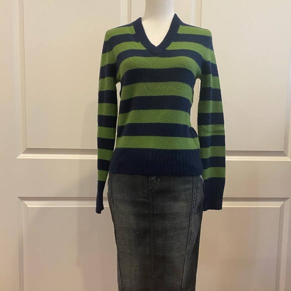 J. CREW Green & Navy V-neck Sweater - Picture 2 of 9